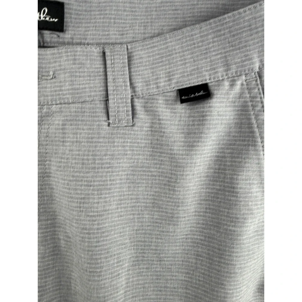 TravisMathew Mens Grey Micro‎ Stripe Performance Golf Shorts Size 32 Stretch